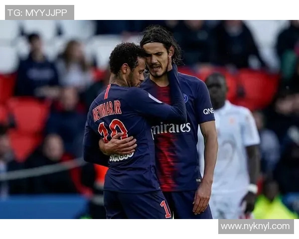 大巴黎球星谁踢的足球背后的故事与成长历程 大巴黎球星谁踢的足球背后的故事与成长历程